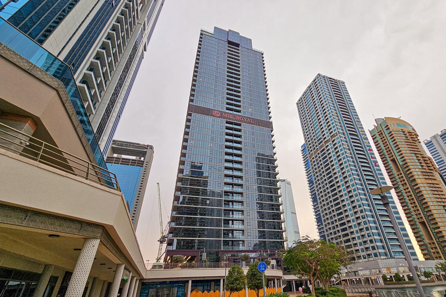Mbl Royal Live 2br And Maid *